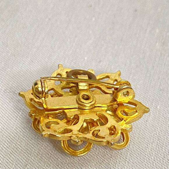 Vintage Snowflake Brooch Pendant Gold Tone Open Pearly Beads Central Red Stone - Picture 5 of 10